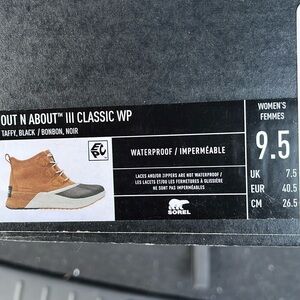 Sorel Out N About III Classic WP Taffy, Black/ Bonbon, Noir Women’s 9.5